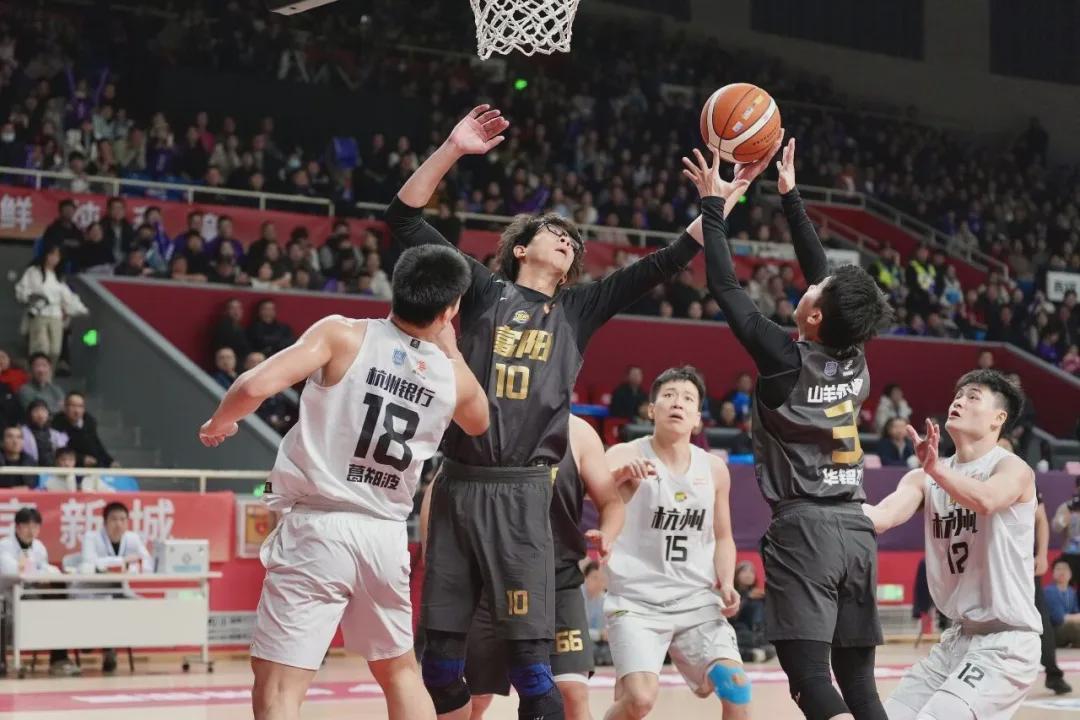 世界杯官方软件下载-4分险胜!杭州队率先晋级“浙BA”总决赛