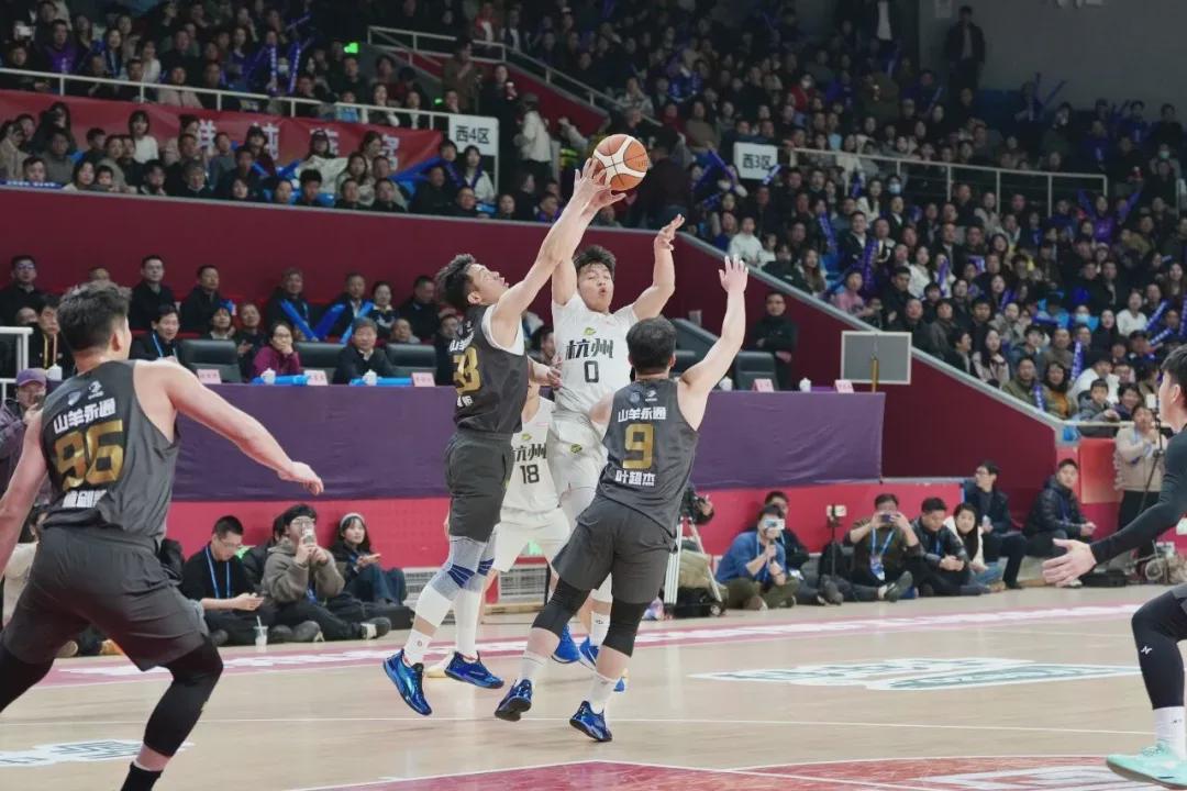 世界杯官方软件下载-4分险胜!杭州队率先晋级“浙BA”总决赛